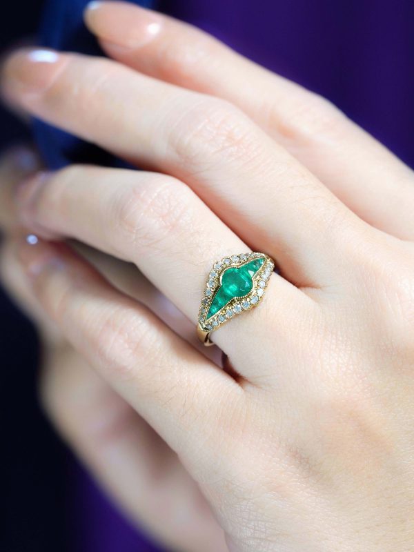 Emerald and Diamond Art Deco Style Ring - Image 3