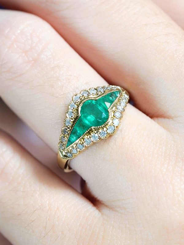 Emerald and Diamond Art Deco Style Ring - Image 4